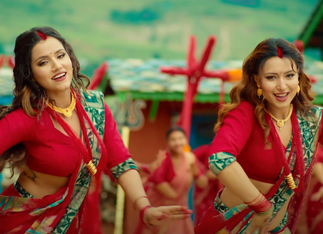 तीजको रमाइलोमा बिनिता खनालको नयाँ गीत ‘दर बनाइराछिन् आमा’ सार्वजनिक