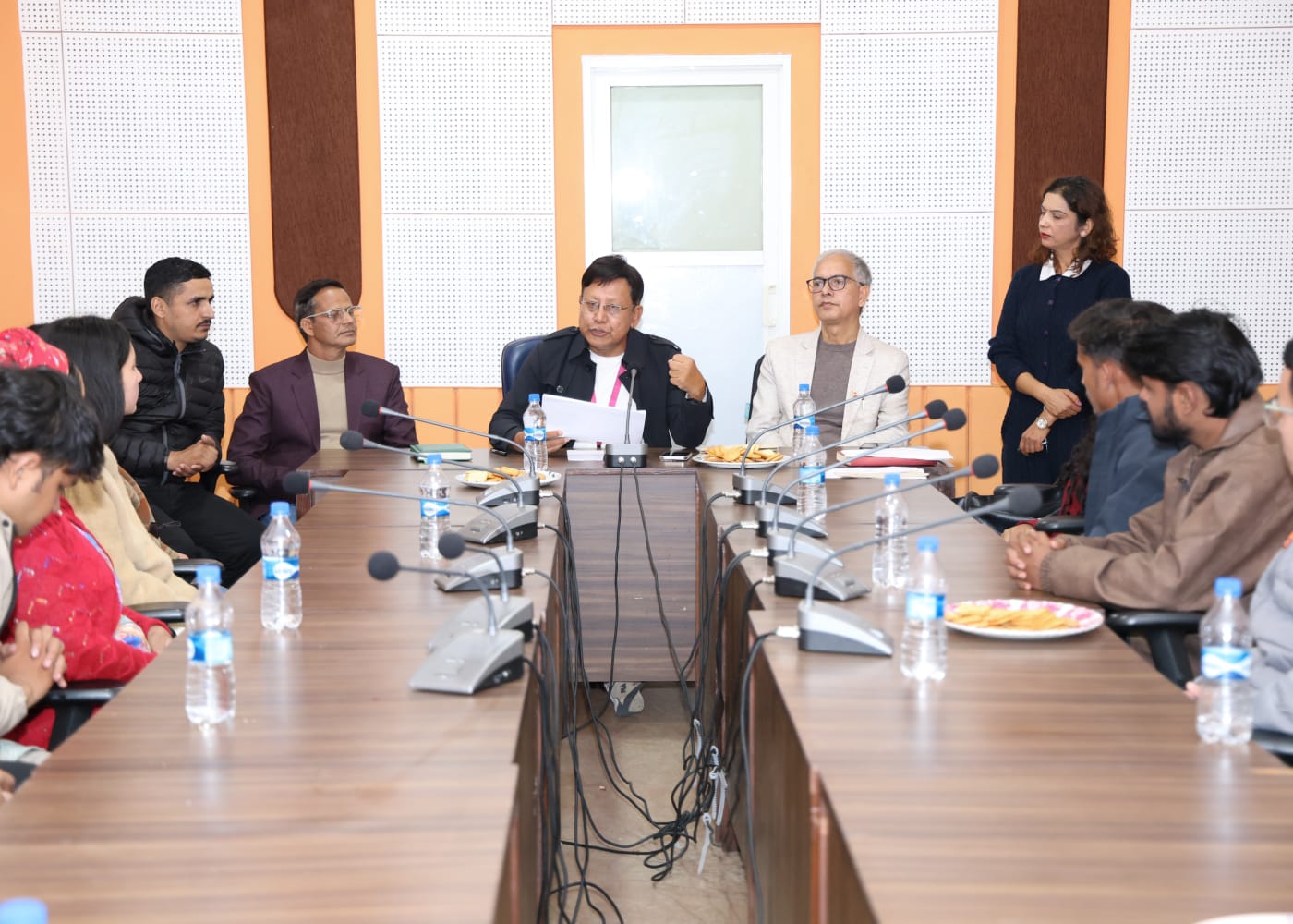 विद्यार्थीहरूलाई छात्रवृत्ति वितरण