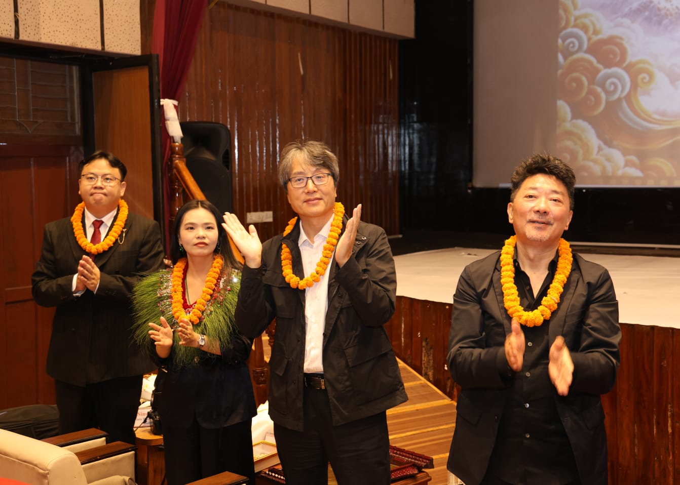 ‘नेपाल एभरेस्ट फिल्म फेस्टिभल’मा उत्कृष्ट ठहरिएकालाई नगद पुरस्कारसहित सम्मान