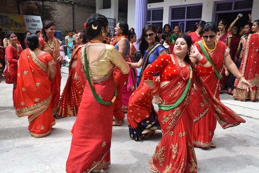 तीजको मुख्य दिन पुरानै गीतको रौनक, नयाँ गीतभन्दा सदाबहार सिर्जनामै बढी आकर्षण